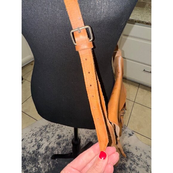 Vintage Congac Leather Messenger Crossbody Bag Adjustable Strap Buckle Closure - Picture 5 of 15